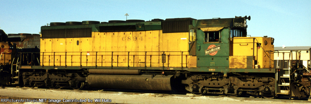 C&NW SD40-2 6894